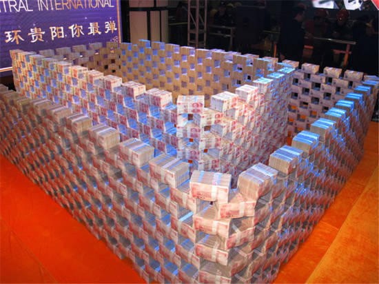 Gây sốc, đại gia bất động sản xếp tiền Tết thành tường - ảnh 3