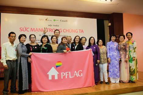 Bà mẹ hoảng loạn khi phát hiện con trai đồng tính - ảnh 1