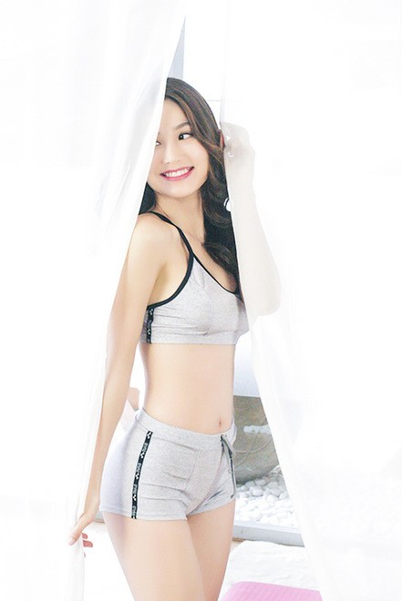 Diễm My 9X khoe eo thon - ảnh 2