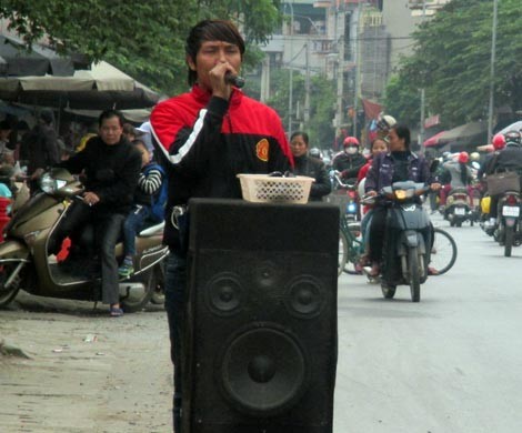 Hát rong đường phố - Nghiệp cầm ca cũng lắm công phu - ảnh 1