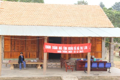 Bàn giao nhà tình nghĩa cho cựu TNXP Hà Thị Lan - ảnh 3
