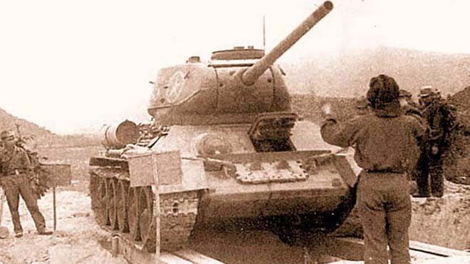Sức mạnh xe tăng T-34-85 trong phòng thủ biển Việt Nam - ảnh 2