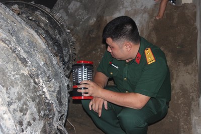 Ngư dân Hà Tĩnh vớt được vật thể nghi động cơ Su-22 - ảnh 2