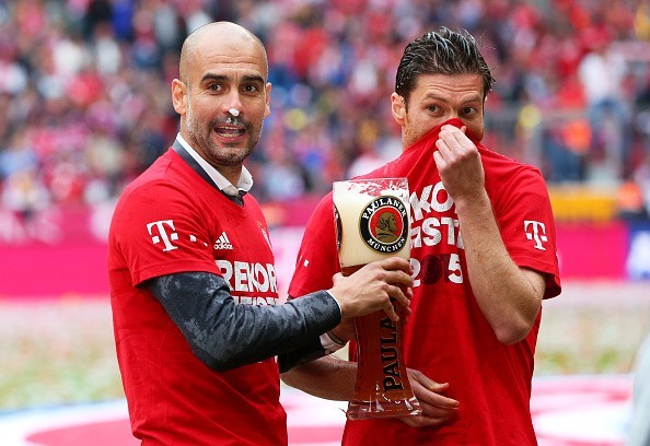 Bayern tắm bia mừng ngôi vô địch thứ 25 - ảnh 10