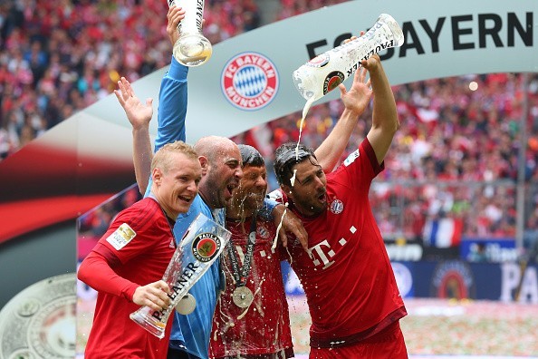 Bayern tắm bia mừng ngôi vô địch thứ 25 - ảnh 4