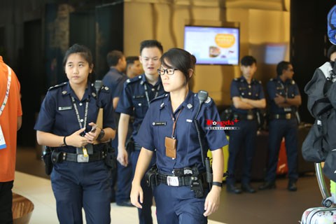 Cảnh sát Singapore bảo vệ chặt Công Phượng và đồng đội - ảnh 3