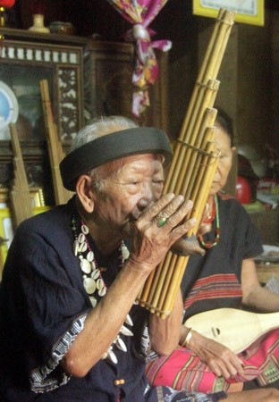 Đám cưới hi hữu của cặp tình nhân già nơi đại ngàn Trường Sơn - ảnh 1