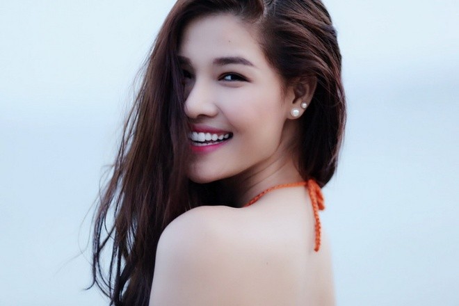 Kỳ Hân khoe dáng trên biển với bikini - ảnh 1
