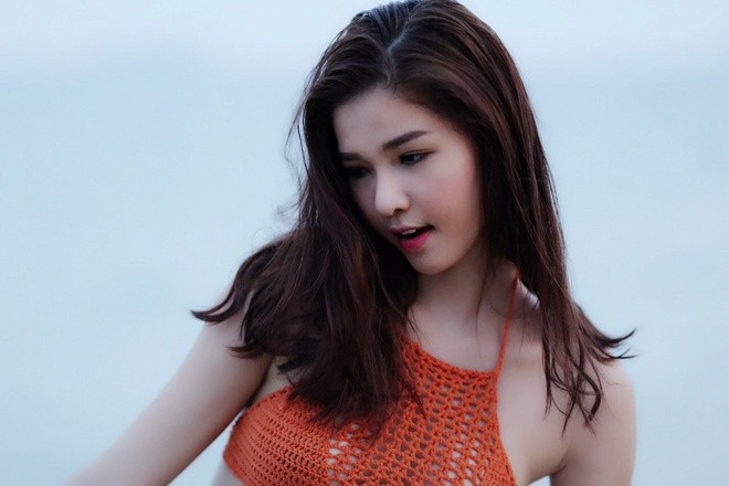Kỳ Hân khoe dáng trên biển với bikini - ảnh 2
