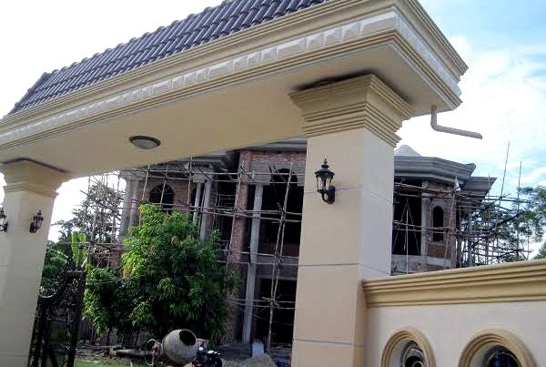Làng tỷ phú ở Đà Nẵng: Sắm xe sang, lấy vợ nước ngoài - ảnh 2