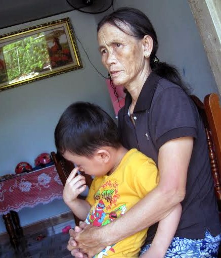 Làng tỷ phú ở Đà Nẵng: Sắm xe sang, lấy vợ nước ngoài - ảnh 6