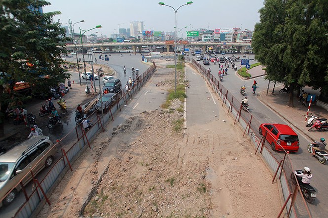 Dân Thủ đô khốn khổ vì “lô cốt” đường sắt trên cao - ảnh 3