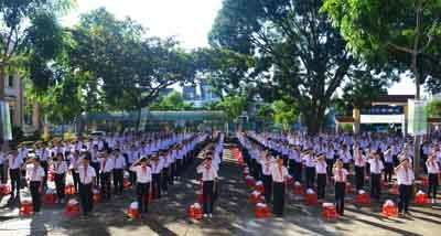 Nồng ấm tình người trong lễ trao học bổng 'Đọt Chuối Non' - ảnh 5