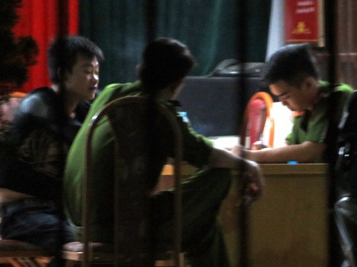 Chém hàng xóm bất thành, phóng hỏa gây cháy hai căn nhà - ảnh 1