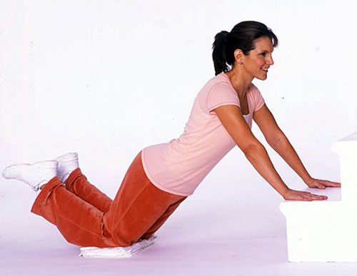 11 động tác giảm cân nhanh với cầu thang - ảnh 2