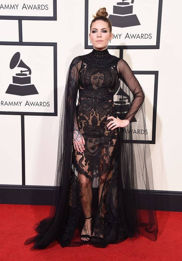 Đỏ mặt với váy áo phản cảm ở Grammy 2016 - ảnh 6