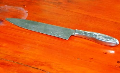 Giải cứu học sinh lớp 6 bị kẻ ngáo đá dí dao khống chế - ảnh 1