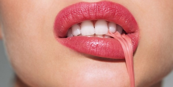 Tuyệt chiêu tẩy trắng răng vàng ố do uống rượu bia - ảnh 2