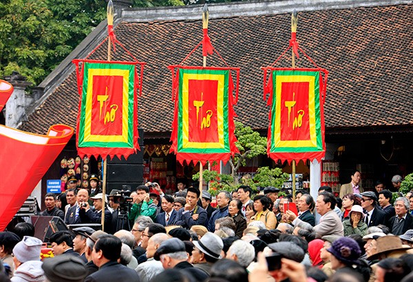 Ngàn người chen chân đến Văn Miếu nghe liên khúc thơ - ảnh 12