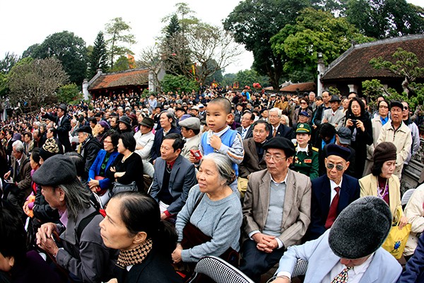 Ngàn người chen chân đến Văn Miếu nghe liên khúc thơ - ảnh 5