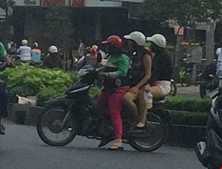 Nhộn nhịp “chợ” mại dâm di động lớn nhất Sài Gòn - ảnh 1