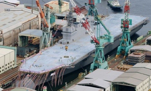 Khu trục hạm mang hình hài tàu sân bay của Nhật - ảnh 1