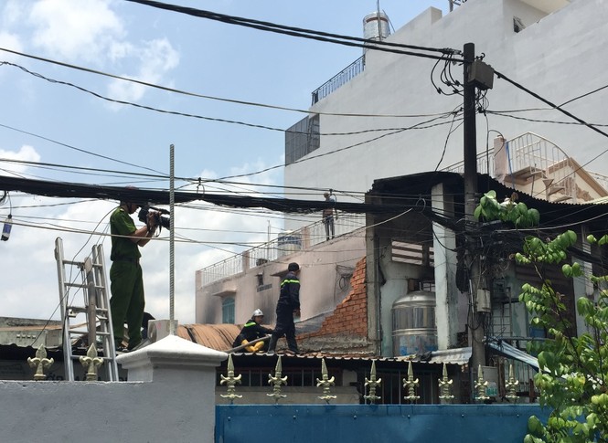 Cháy lớn sát trường mầm non, cô và trò hốt hoảng tháo chạy - ảnh 1