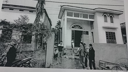 Thù tức cá nhân, vác 10 thỏi mìn ném vào nhà hàng xóm - ảnh 1