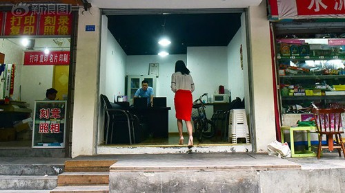 Cô gái kiếm bộn tiền nhờ nghề dọn tủ quần áo - ảnh 2
