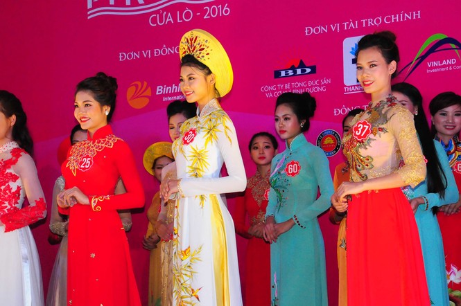Hoa khôi Nghệ An lộng lẫy trong trang phục áo dài, dạ hội - ảnh 4