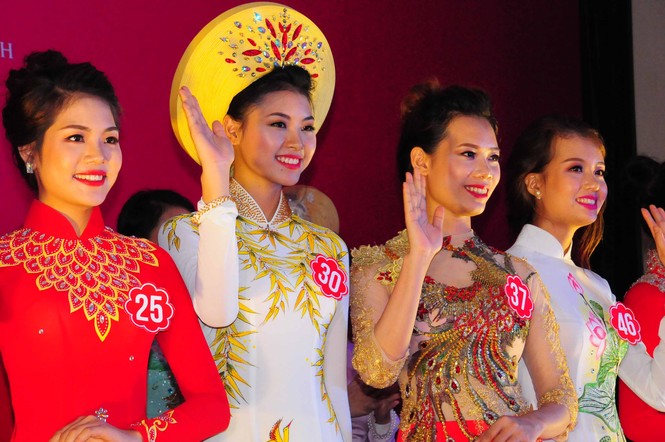 Hoa khôi Nghệ An lộng lẫy trong trang phục áo dài, dạ hội - ảnh 5