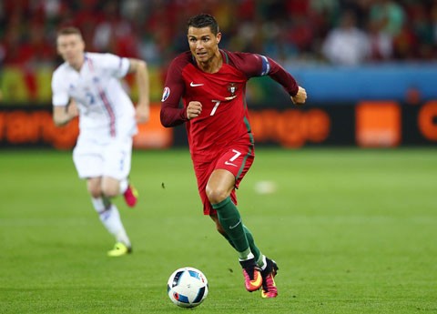 Bồ Đào Nha vô địch, siêu cò tâng bốc Ronaldo 'lên mây' - ảnh 1