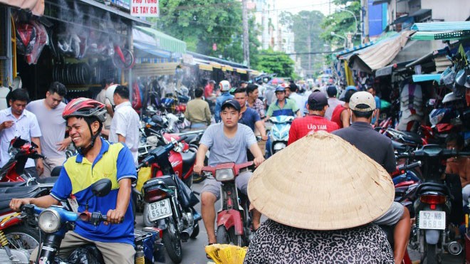 Hàng nhái tràn lan trong chợ phụ tùng lớn nhất Sài Gòn - ảnh 1