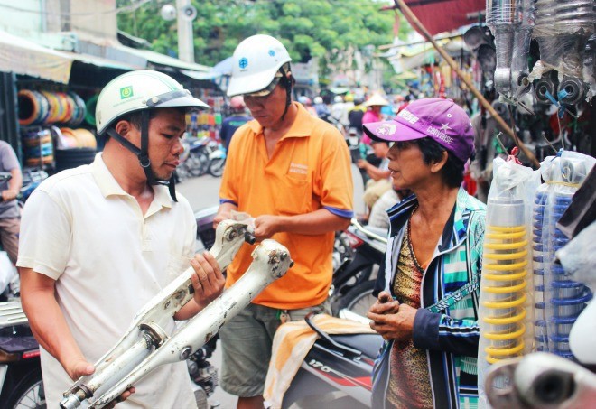 Hàng nhái tràn lan trong chợ phụ tùng lớn nhất Sài Gòn - ảnh 4