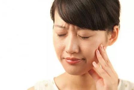 Vì sao không nên bỏ qua hiện tượng chảy máu chân răng? - ảnh 1