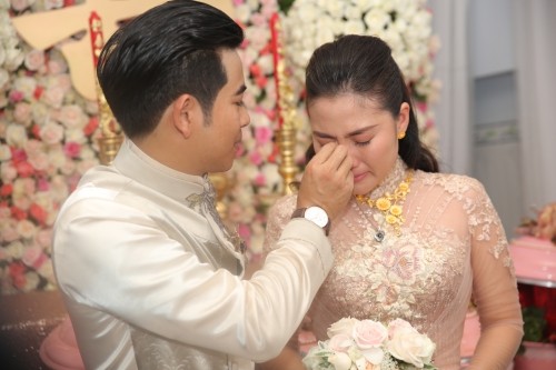 'Kiều nữ' Ngọc Lan nức nở chia tay mẹ về nhà chồng - ảnh 4