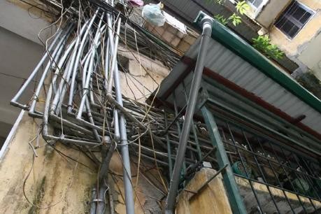 Kỳ lạ cả khu tập thể làm chuồng “nhốt” máy bơm - ảnh 6