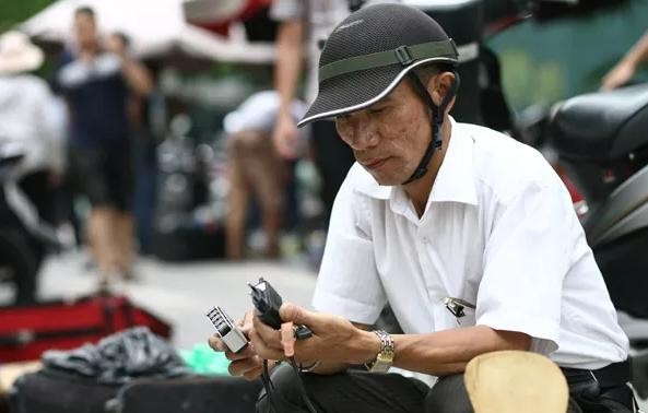 Khu chợ lạ lùng dễ gây “nghiện” giữa Hà Nội - ảnh 8