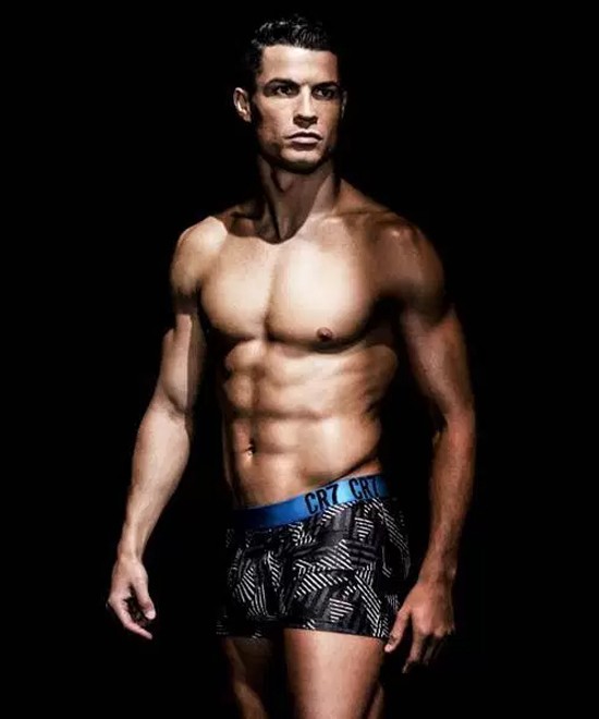 Ronaldo khoe cơ thể như lực sĩ trong quảng cáo mới - ảnh 3