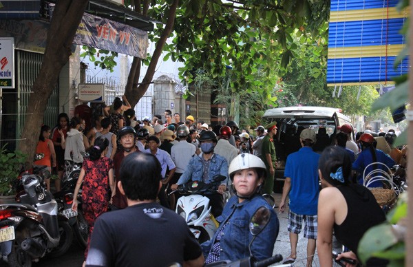 Sập sàn nhà đang xây, 8 người thương vong - ảnh 2