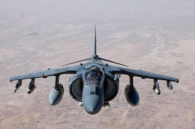 Cường kích AV-8B Harrier II lơ lửng trên không - ảnh 4
