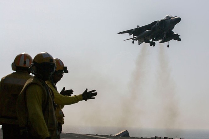 Cường kích AV-8B Harrier II lơ lửng trên không - ảnh 6