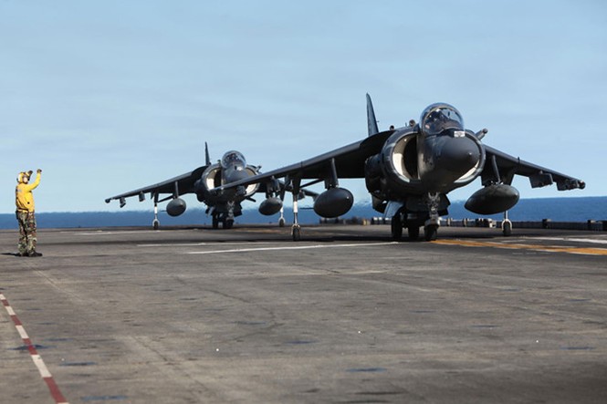 Cường kích AV-8B Harrier II lơ lửng trên không - ảnh 9