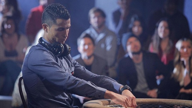 Ronaldo đánh bạc thắng 20.000 USD để làm từ thiện - ảnh 1