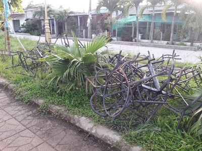 Tàu du lịch bốc cháy như đuốc trong đêm - ảnh 1