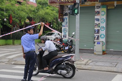 Đà Nẵng: Ngày đầu chắn đường làm hầm, giao thông kẹt cứng - ảnh 1