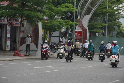 Đà Nẵng: Ngày đầu chắn đường làm hầm, giao thông kẹt cứng - ảnh 4