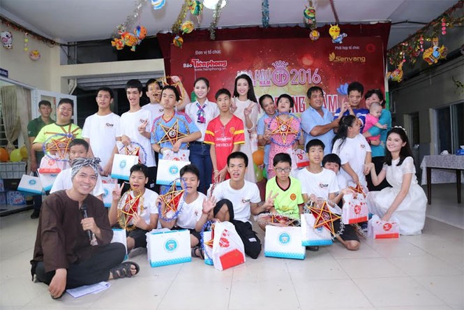 Hoa hậu Mỹ Linh và Á hậu Thuỳ Dung hóa thân thành Hằng Nga - ảnh 2