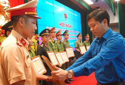 Tuổi trẻ lực lượng vũ trang làm theo lời Bác - ảnh 2