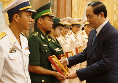 Chủ tịch nước: Bảo vệ chủ quyền trong bất kỳ tình huống nào - ảnh 6